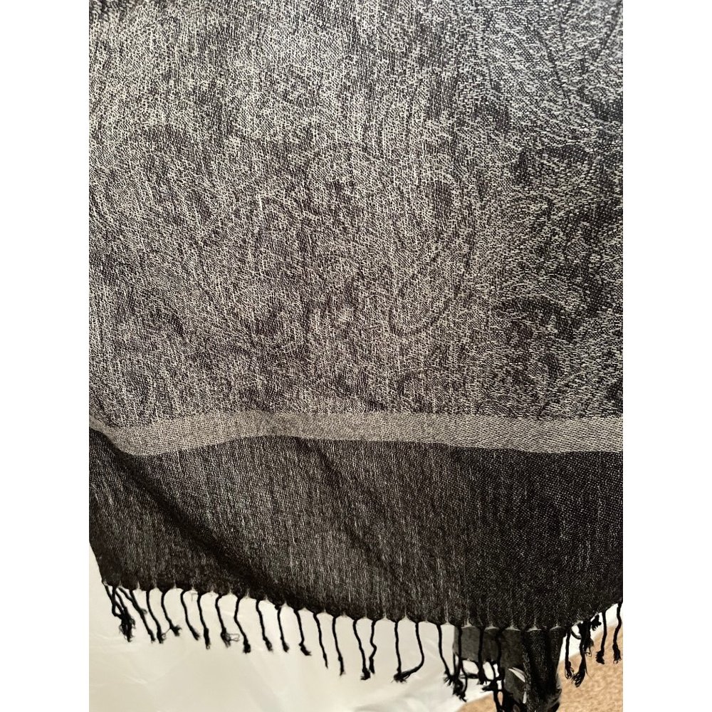 Jacelyn Smith Black/Gray Paisley Pattern Scarf/Wrap/Shawl - Picture 3 of 9